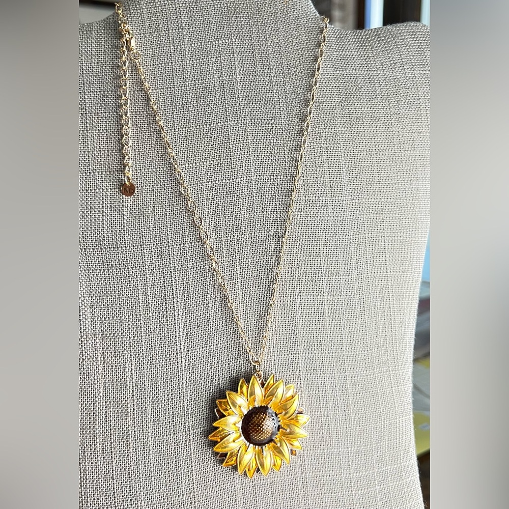 Large Sunflower Pendant Necklace - Picture 3 of 3